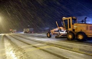 Kop Dağı Geçidi’nde ulaşıma kar engeli