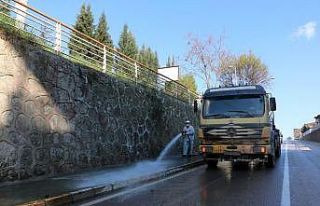 Körfez’de caddeler yıkanıyor