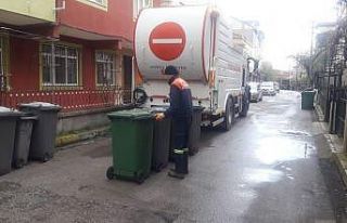 Körfez’de çöp konteynerleri dezenfekte ediliyor
