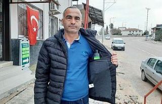 Korona virüs korkusuyla kolonyayı cebinde taşıyor,...