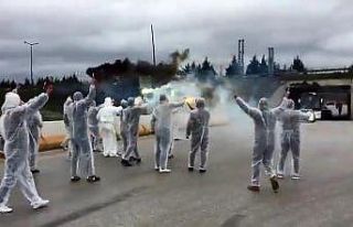 Korona virüs nedeni ile stada giremeyen taraftarlar...