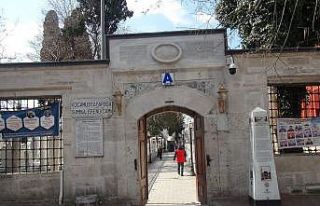 Korona virüs nedeniyle cuma namazında Taksim Camii...