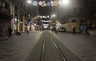 Korona virüs nedeniyle İstiklal Caddesi ve Taksim...