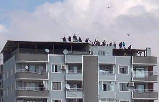 Korona virüs stadı kapattı, vatandaşlar maçı...