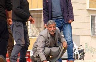 Korona virüs stresini misket oyunuyla atıyorlar