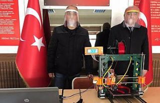 Korona virüse karşı 3D yazıcıda siber maske üretiyorlar