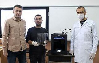 Korona virüse karşı yüz koruyucu “siper maske”...