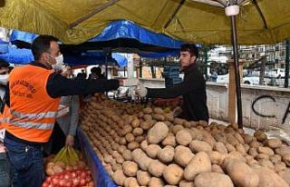 Korona virüsten korunmak için pazar esnafı ve vatandaşlara...
