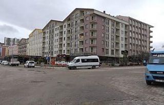 Korona virüsü tatili bir şehri boşalttı