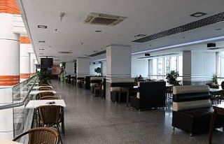 Koronadan kaçan vatandaşlar alışveriş merkezlerini...