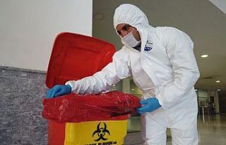 Kullanılmış maske ve eldivenler tıbbi atık olarak...