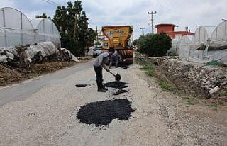 Kumluca’da yol bakım, onarım ve yama çalışması...