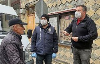 Kurallara uymayan yaşlılara 300 TL para cezası