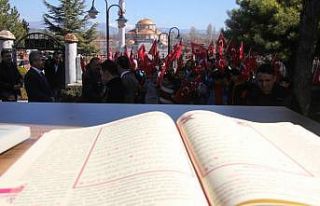 Kuruluşun topraklarında eller semaya Mehmetçik...