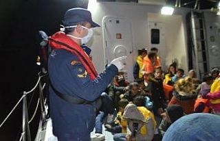 Kuşadası Körfezi’nde 29’u çocuk 50 göçmen...