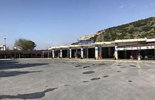 Kuşadası otogarı bomboş kaldı