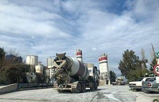Kuşadası’nda beton döküm saatleri değiştirildi