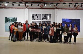 Lisesi öğrencileri Sanat Tasarım ve Mimarlık Fakültesi’nde...