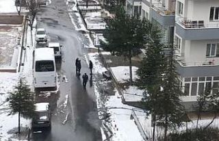 Mahalleye bırakılan tabut polisi harekete geçirdi