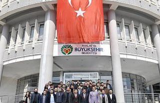 Malatya’a maça gelen taraftarlara Türk Bayrağı...