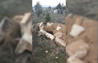 Malatya’da 4 mezar kimliği belirsiz kişiler tarafından...