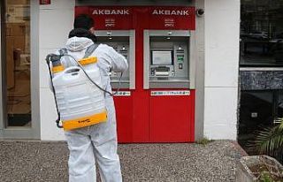 Maltepe’de bankamatik ve otobüs durakları ilaçlandı