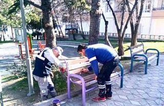 Mamak parklarında dezenfektan harekatı
