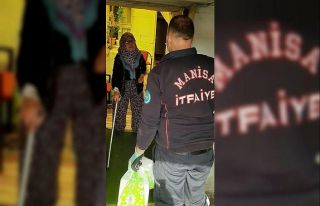 Manisa İtfaiyesi Bahriye teyzenin yardımına koştu