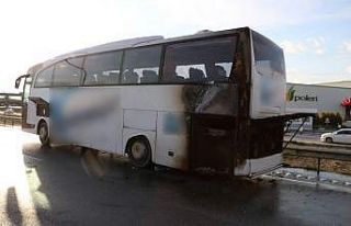 Manisa’da seyir halindeki otobüs alev aldı