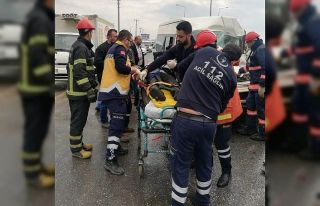 Mardin’de minibüs ile tır çarpıştı: 2 yaralı