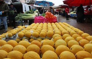Marketlerdeki kalabalık pazara yansımadı, meyve...