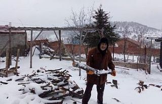 ’Mart kapıdan baktırır’ atasözünün resmidir