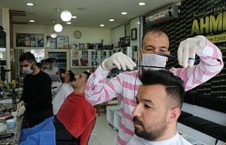 Maskeli eldivenli tıraş