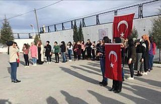 Mehmet Akif Ersoy, işaret diliyle İstiklal Marşı...