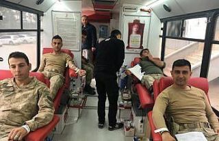 Mehmetçikten “İyi ki varsın kan dostum” kampanyasına...