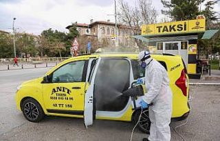 Meram’da taksi ve dolmuşlar ilaçlanıyor