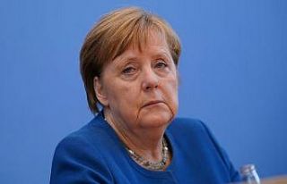 Merkel: “Almanya’nın yüzde 70’i enfekte olabilir”