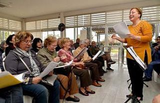 Mersin’deki emeklilerden Türk Sanat Müziği Kursuna...