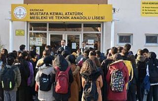 Milli Eğitim Müdürü Aziz Gün, öğrencilerle...