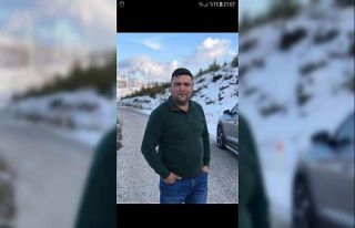 Minibüsle çarpışan motosikletin sürücüsü hayatını...