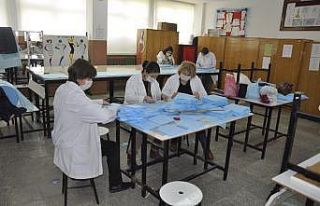 Muratlı’da lisede maske üretimi