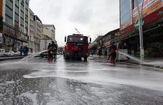 Muş’ta cadde ve sokaklar sabunlu su ile yıkanıyor