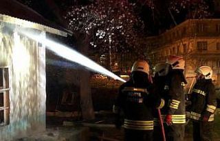 Müstakil ev alev alev yandı