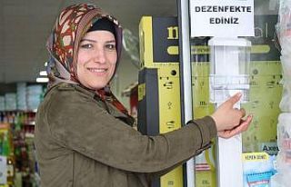 Müşteri kısıtlamasına, dezenfektan ve eldivenli...