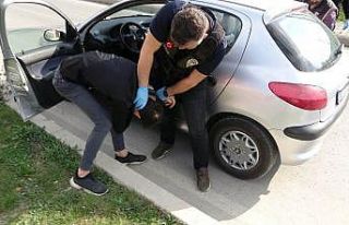 Narkotik uygulamasından kaçan sürücü kıskıvrak...