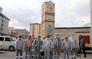 Nevşehir’de cadde ve kaldırımlar dezenfekte yapılıyor