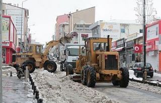 Nevşehir’de Cadde ve sokaklarda kar temizliği...