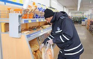 Nevşehir’deki yaşlıların alışverişini belediye...