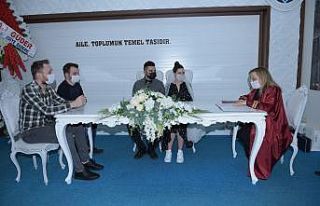 Nikahlar maskeli olarak gerçekleştirilmeye başlandı
