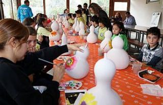 Öğrenciler doğa temalı su kabağı boyadı